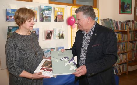 PREDAJA KNJIG POŠ GRAHOVO 02 FOTO LJUBO VUKELIČ